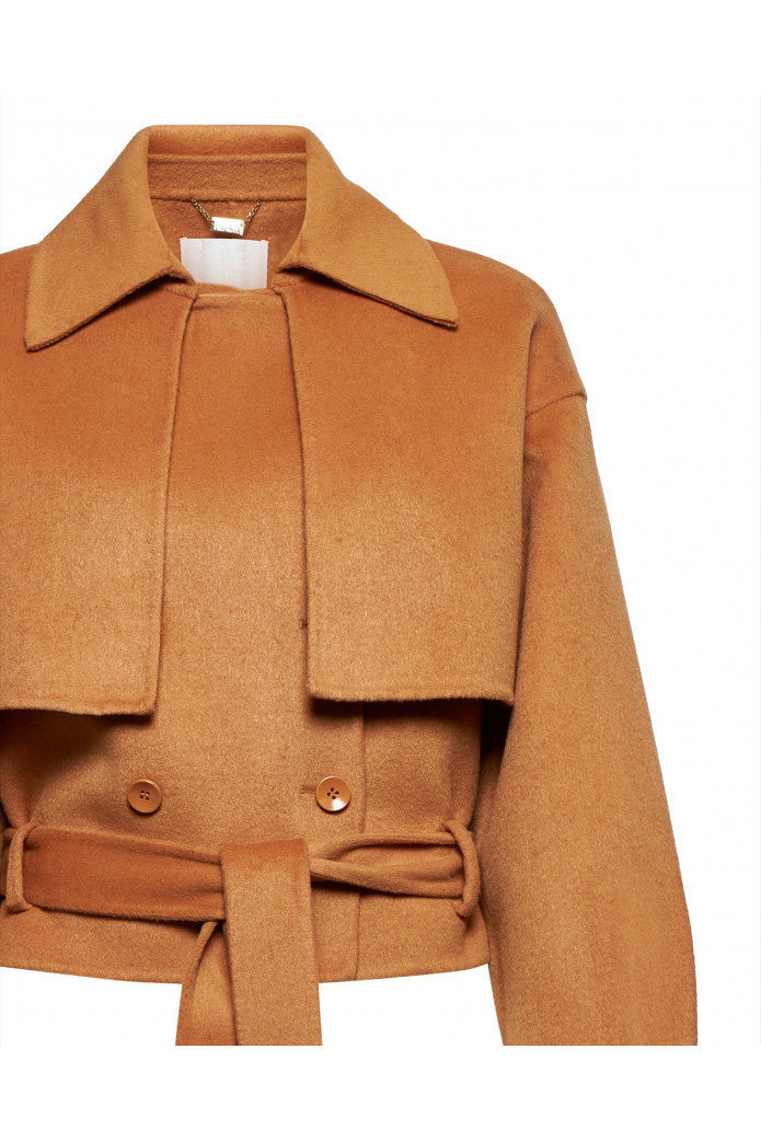 CHAQUETA CORTA CON CINTURÓN ANUDADO