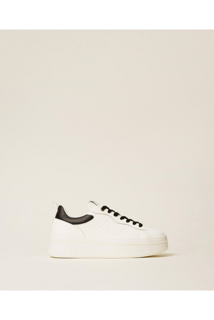 Zapatillas de piel con plataforma plana y logotipo
