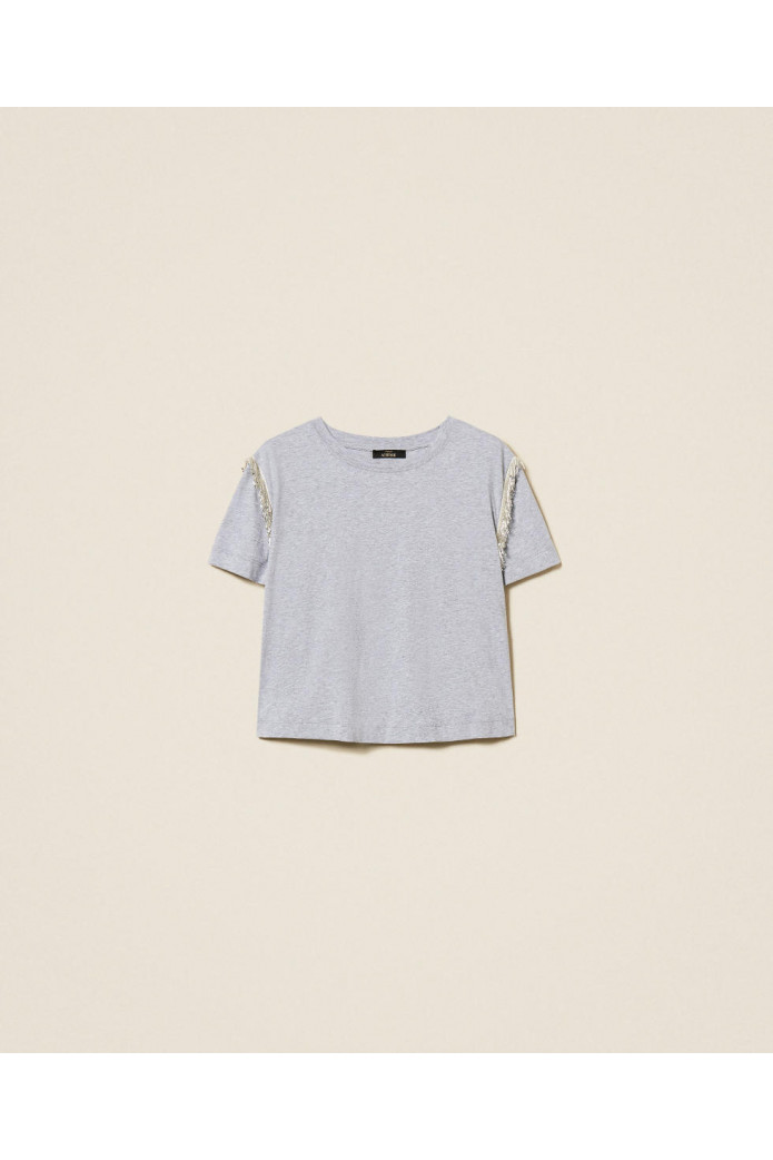 Camiseta con flecos de cuentas