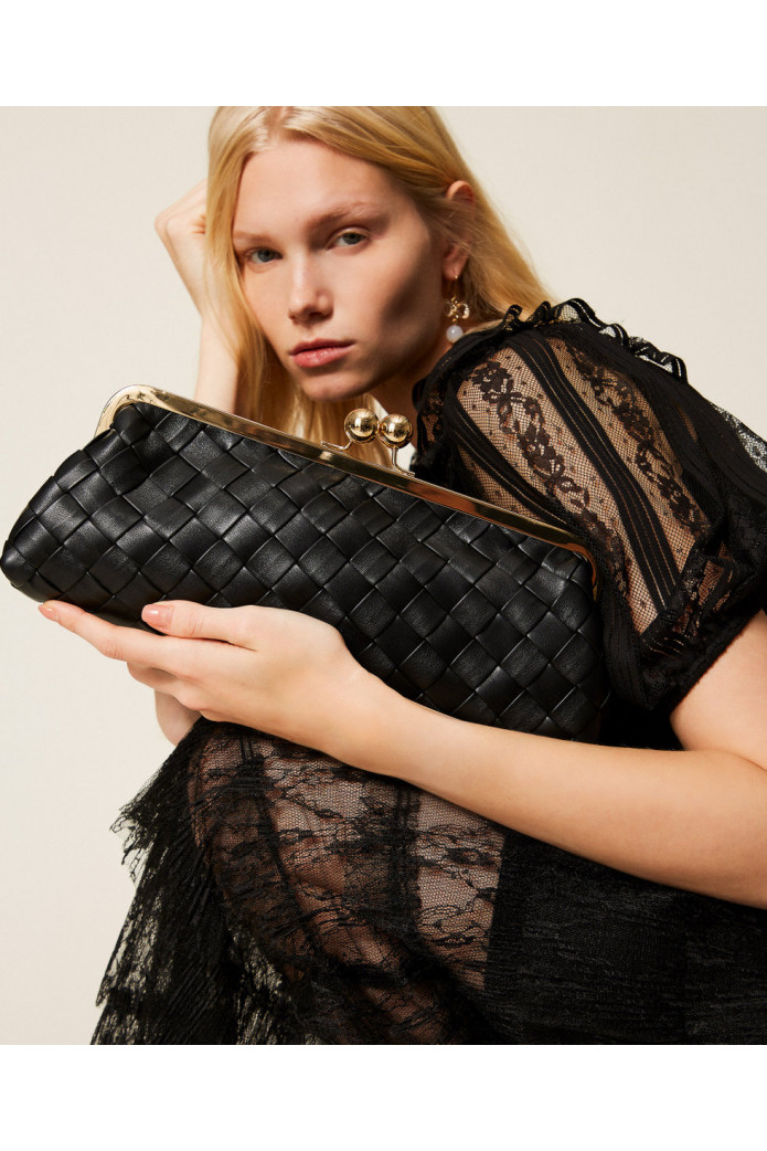 Bolso clutch trenzado a mano TWINSET