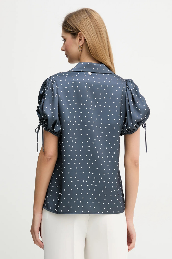 Blusa con tópicos