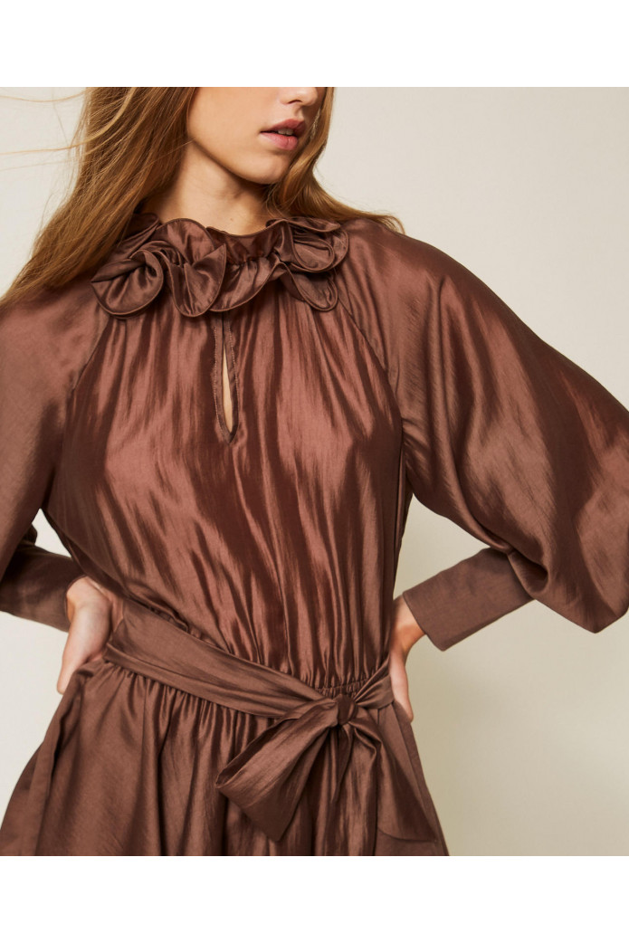 Vestido corto de gasa con volantes