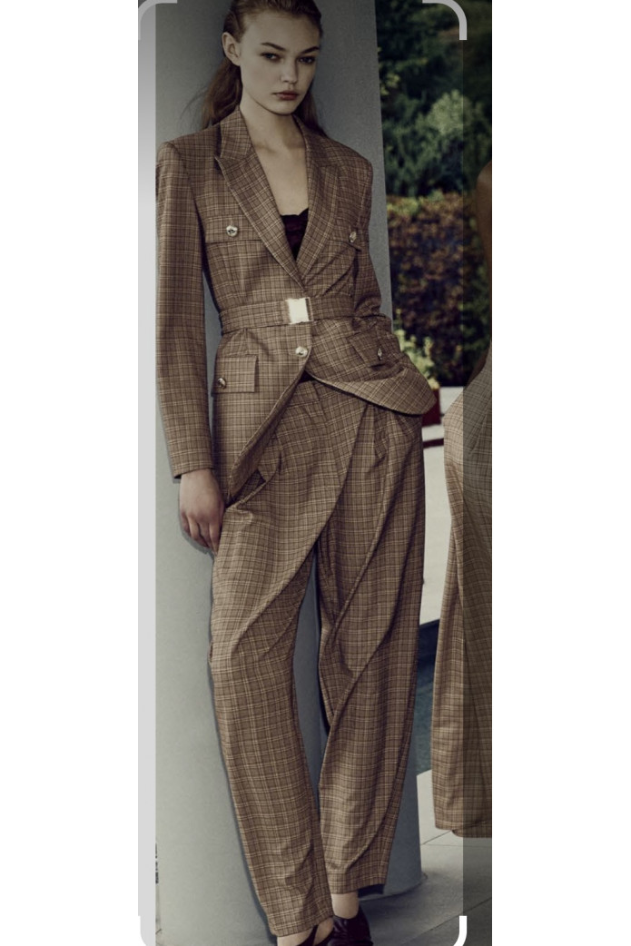 Blazer de cuadros escoceses con cinturón