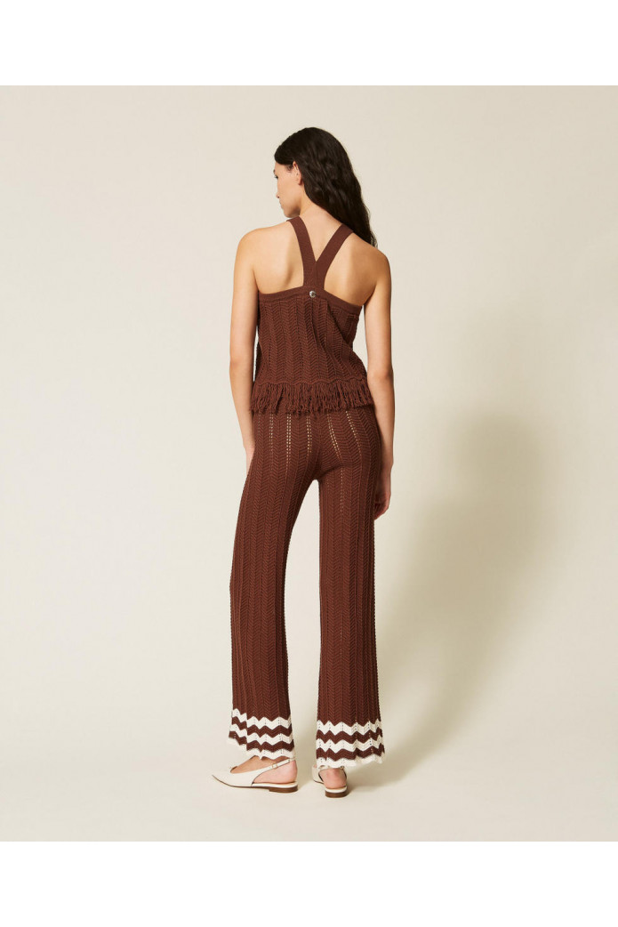 Pantalón de punto con zigzag y flecos