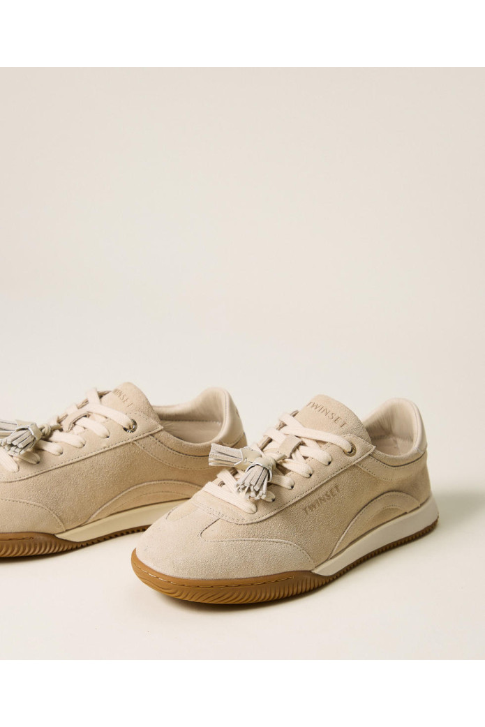 Zapatillas de piel de ante con borlas