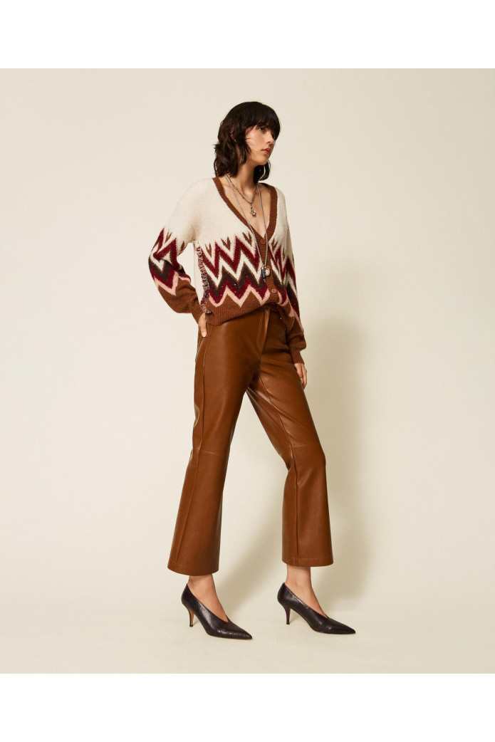 Pantalones de corte evasé de efecto piel